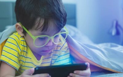 Niños, TV y pantallas: falta regulación / Análisis del Editor Multimedia